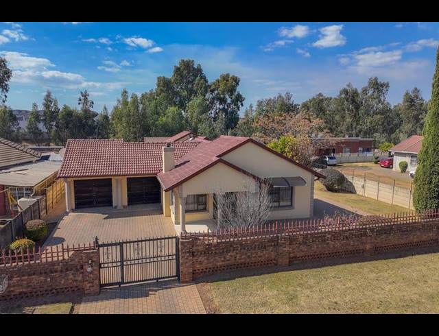 6 BEDROOM HOUSE FOR SALE IN CLAYVILLE